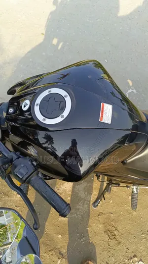 সুজুকি জিক্সার ২০২৫ ব্ল্যাক
