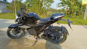 সুজুকি জিক্সার ২০২৫ ব্ল্যাক