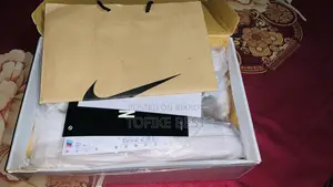 এয়ার ফোর্স ১ (নাইকি) ট্রিপল হোয়াইট।