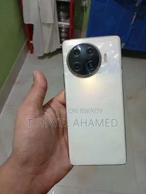 টেকনো স্পার্ক ২০ প্রো প্লাস ২৫৬ জিবি হোয়াইট