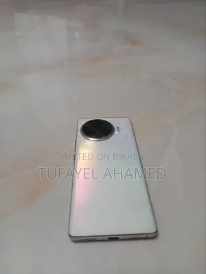 টেকনো স্পার্ক ২০ প্রো প্লাস ২৫৬ জিবি হোয়াইট