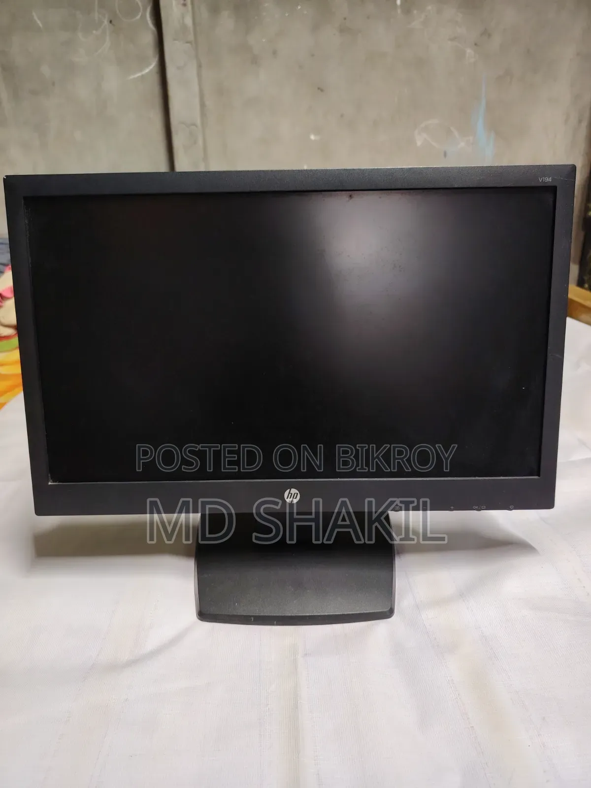 HP 18 - Inch Monitors
