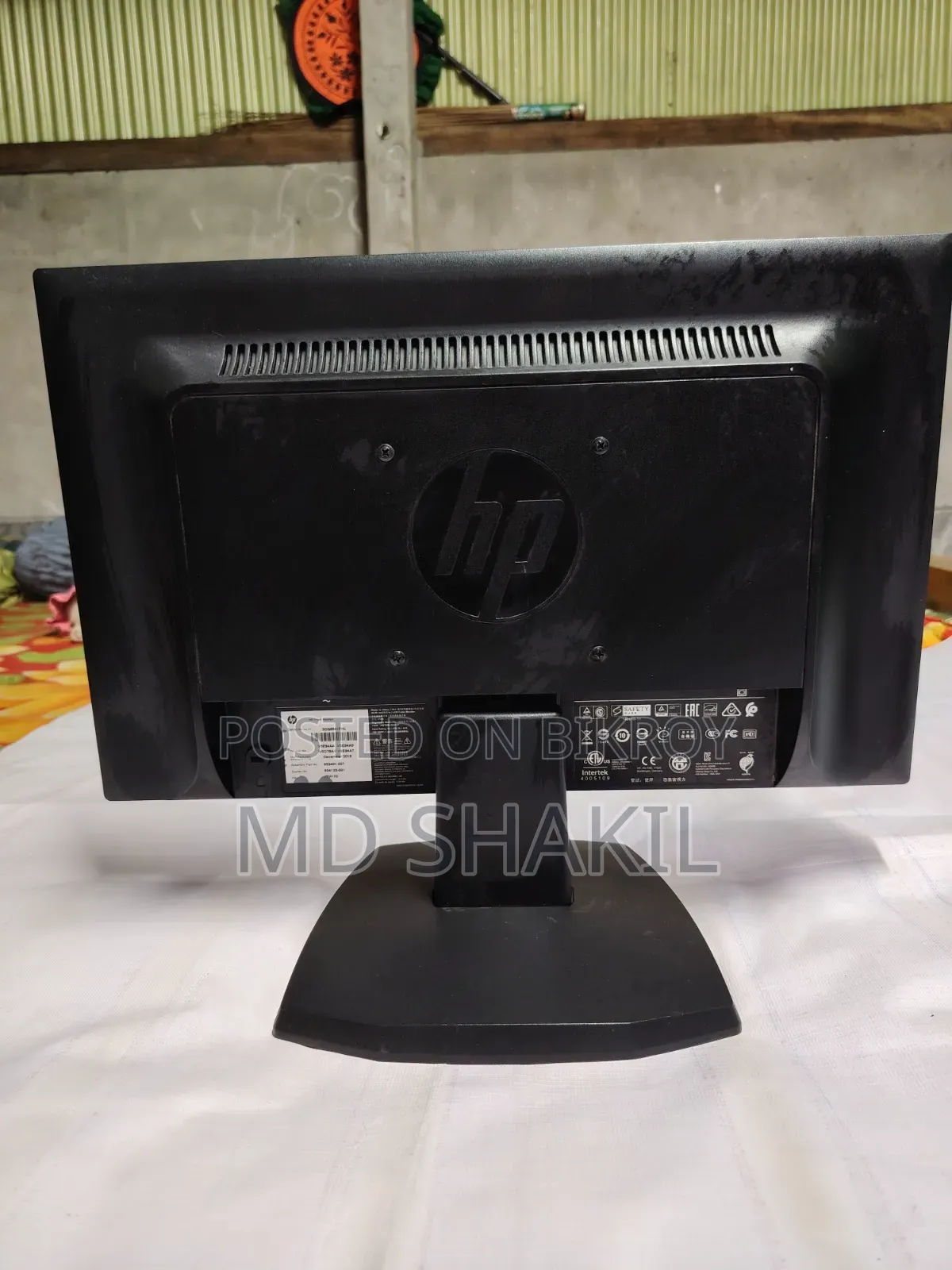 HP 18 - Inch Monitors