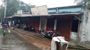 দোকান সহ জমি বিক্রি হইবে।