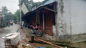 দোকান সহ জমি বিক্রি হইবে।