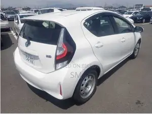 Toyota Aqua 2021 Pearl
