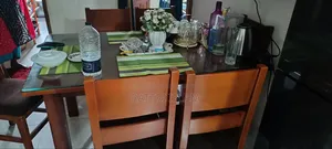 ছয় চেয়ারের ডাইনিং টেবিল