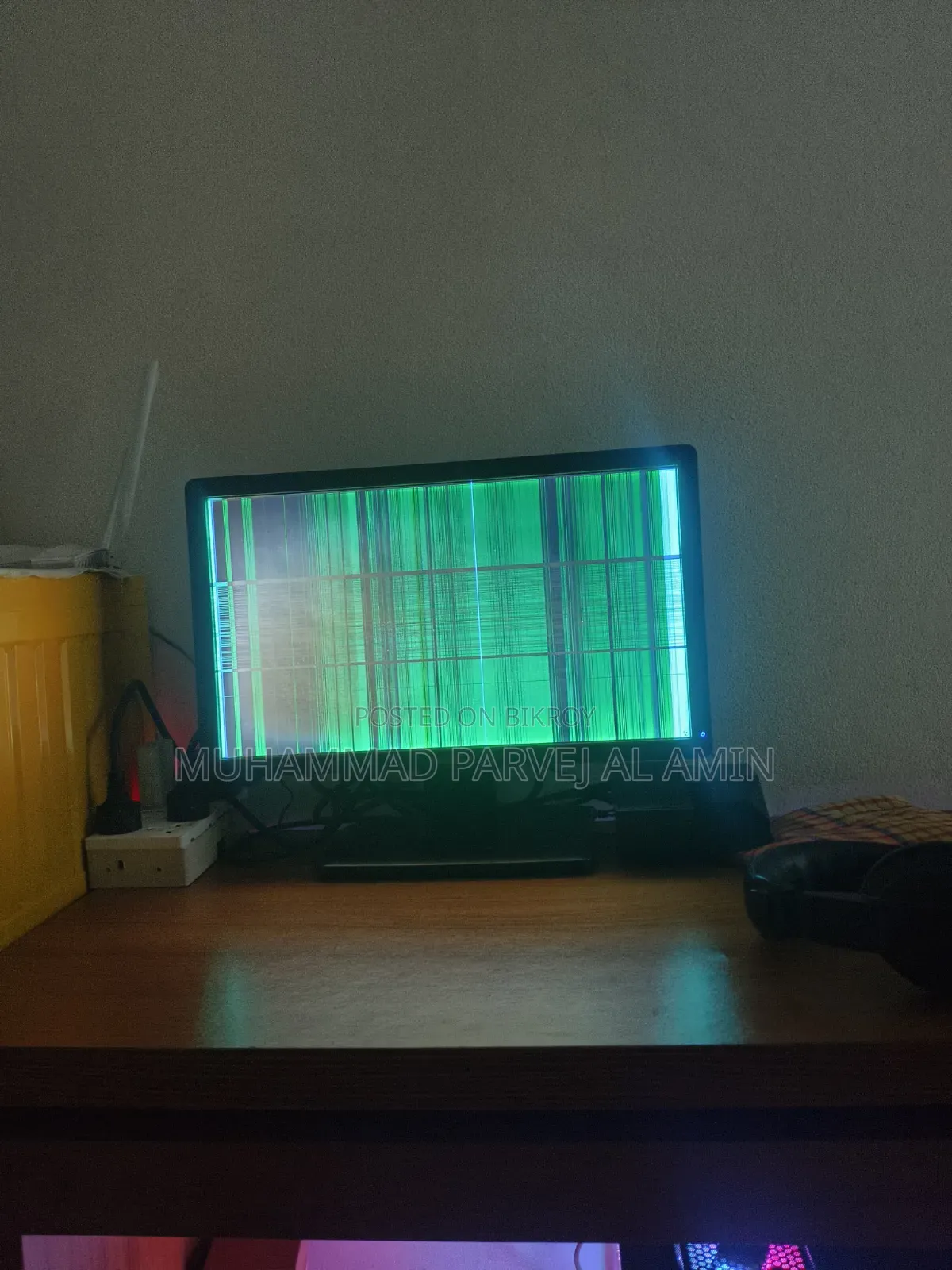 2 Damaged Monitors For Sale