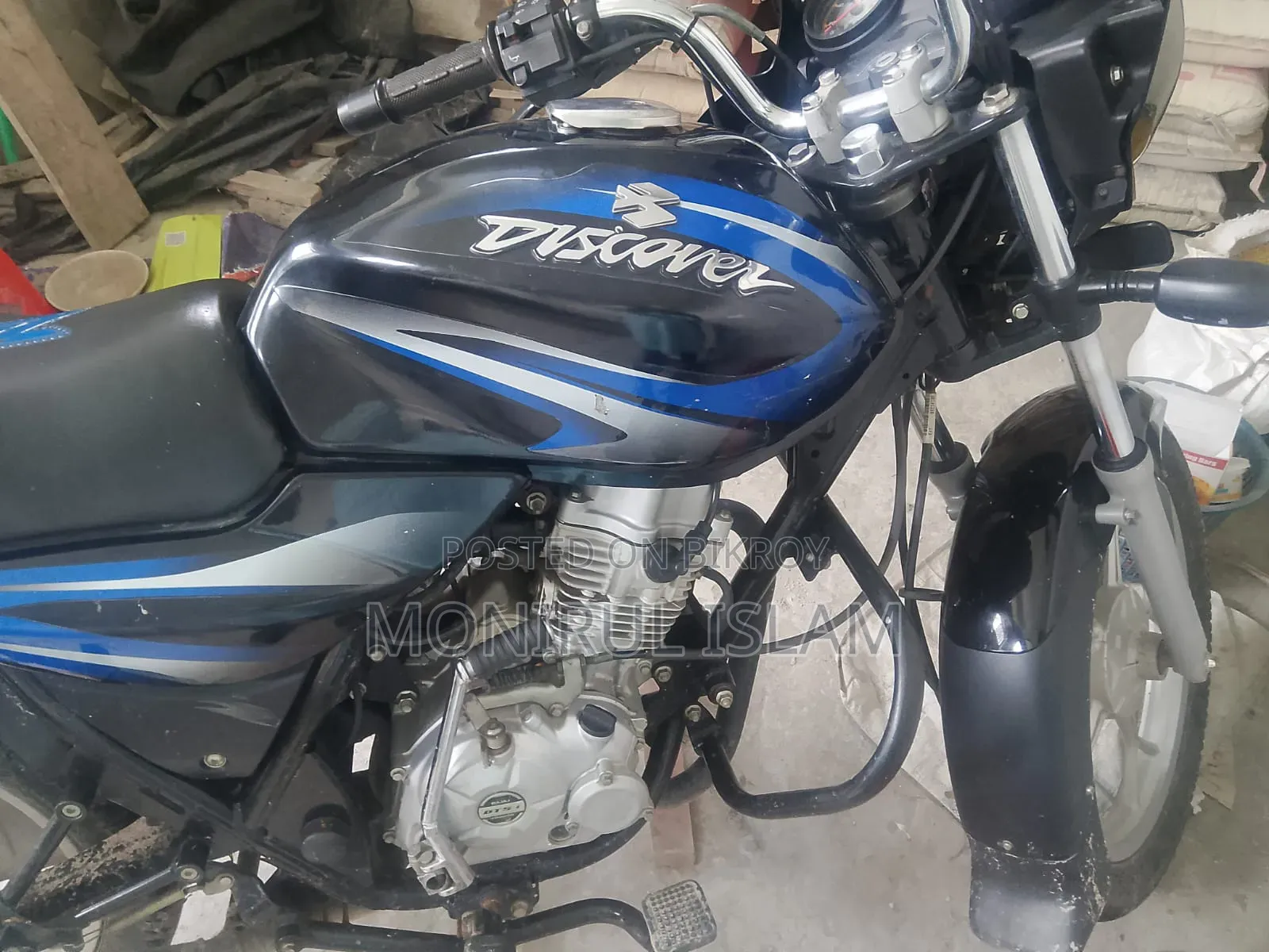 বাজাজ ডিসকভার ১২৫ ২০২১ কালো