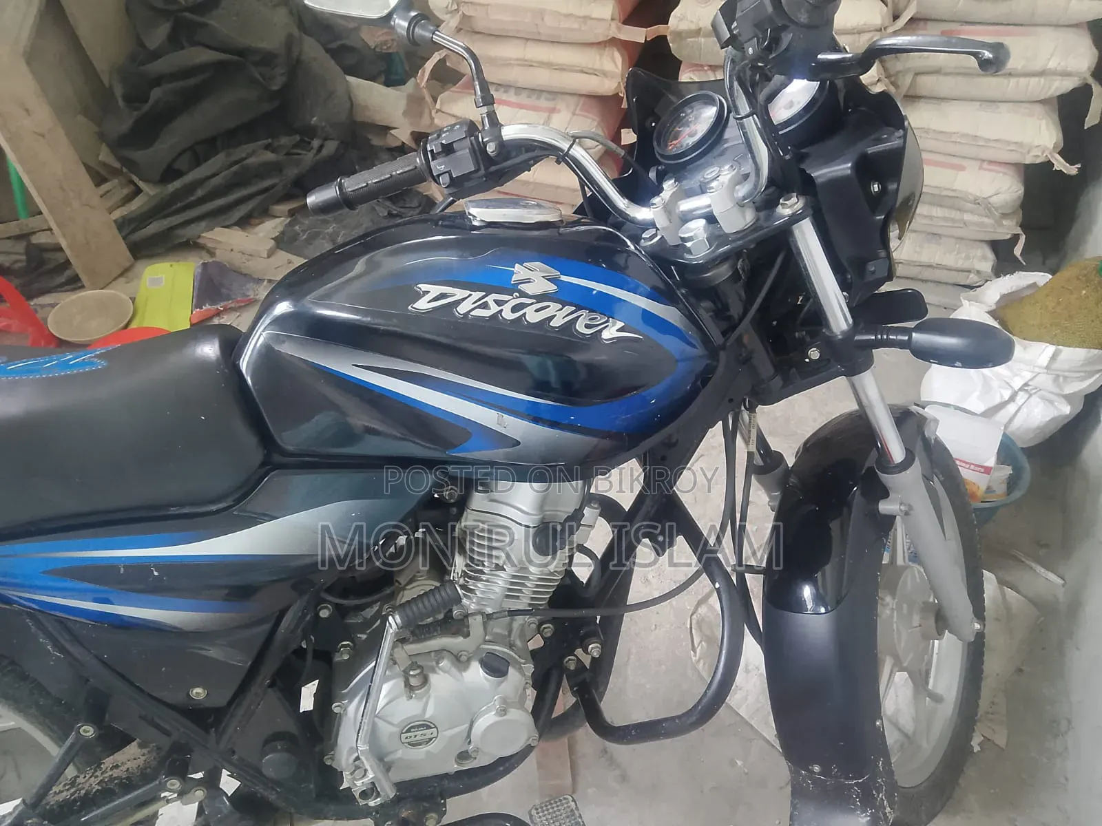 বাজাজ ডিসকভার ১২৫ ২০২১ কালো