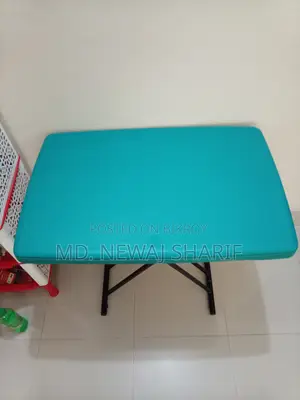 ফোল্ডিং টেবিল