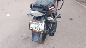 টিভিএস স্ট্রাইকার ১২৫ ২০২২ লাল