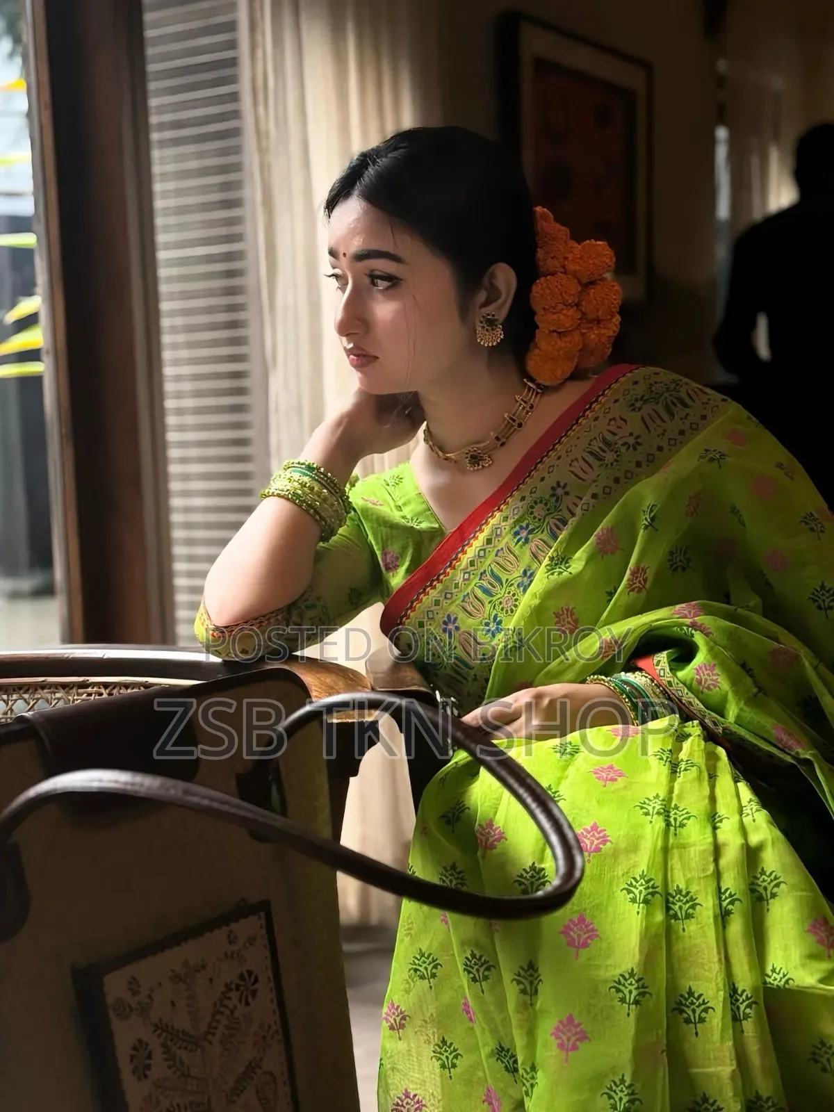 সেমি মসলিন শাড়ি ব্লাউজ পিস সহ