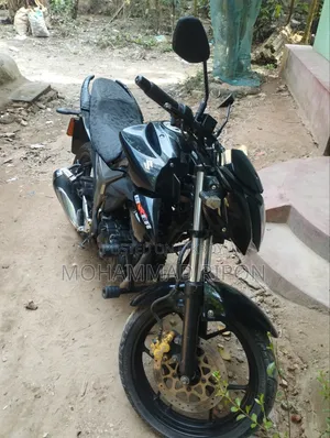 সুজুকি জিক্সার ২০২১ কালো