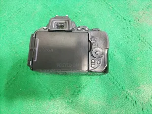 নিকন ডি৫৬০০ বডি