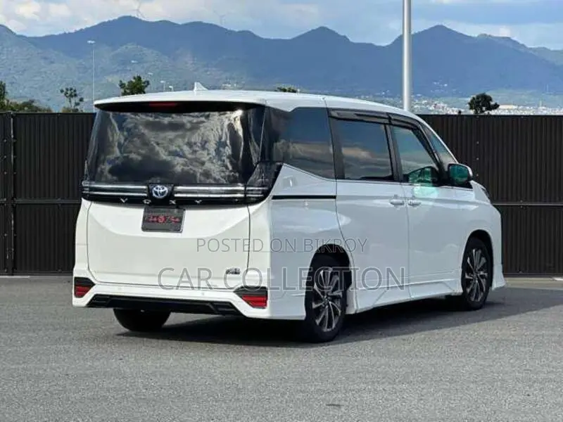 Toyota Voxy Hybrid S-Z E-Four 7-Seater 2022 Pearl