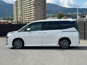 Toyota Voxy Hybrid S-Z E-Four 7-Seater 2022 Pearl