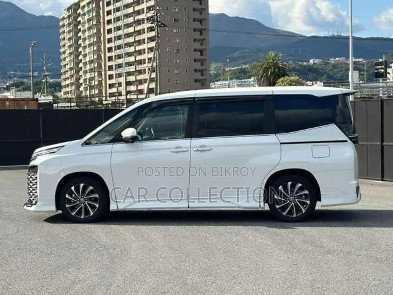 Toyota Voxy Hybrid S-Z E-Four 7-Seater 2022 Pearl