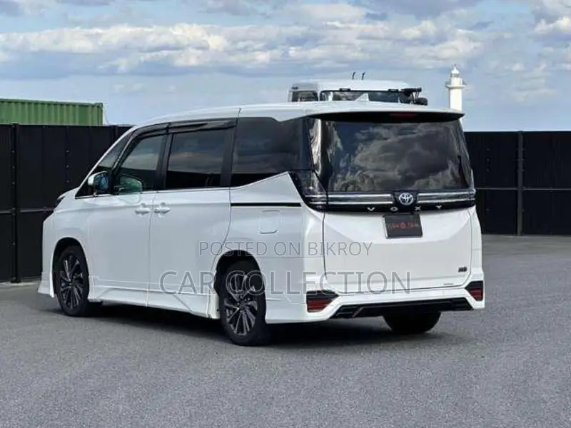 Toyota Voxy Hybrid S-Z E-Four 7-Seater 2022 Pearl