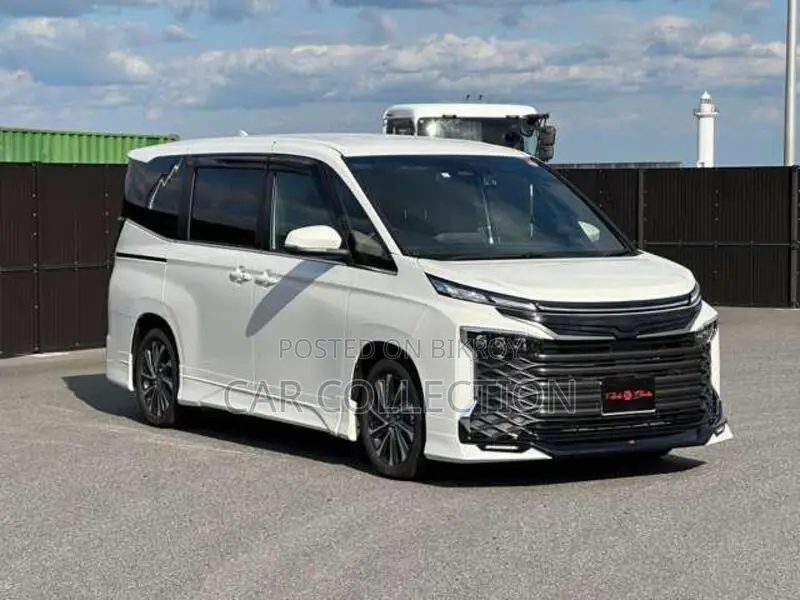 Toyota Voxy Hybrid S-Z E-Four 7-Seater 2022 Pearl