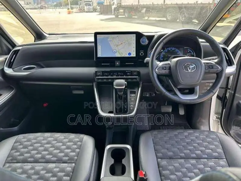 Toyota Voxy Hybrid S-Z E-Four 7-Seater 2022 Pearl