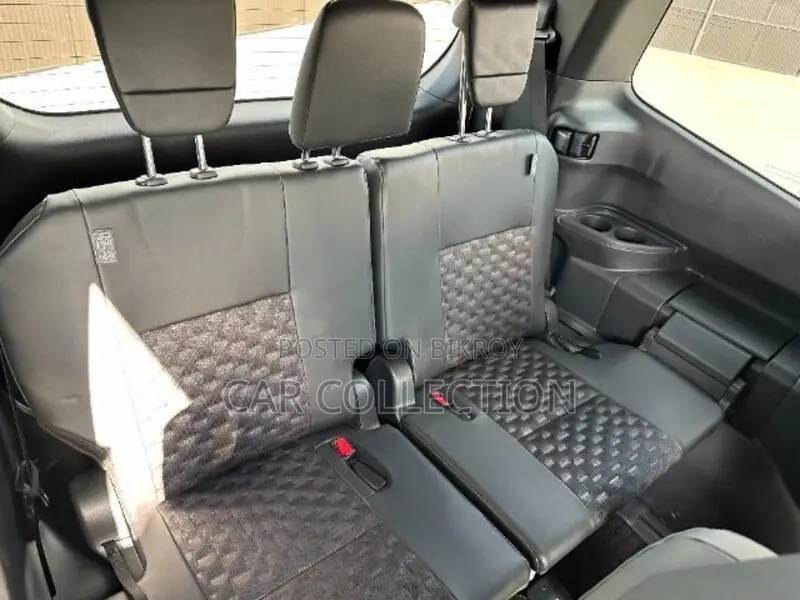 Toyota Voxy Hybrid S-Z E-Four 7-Seater 2022 Pearl