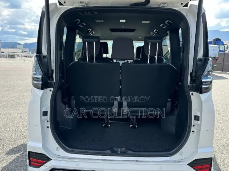 Toyota Voxy Hybrid S-Z E-Four 7-Seater 2022 Pearl