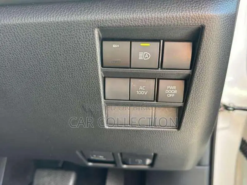 Toyota Voxy Hybrid S-Z E-Four 7-Seater 2022 Pearl