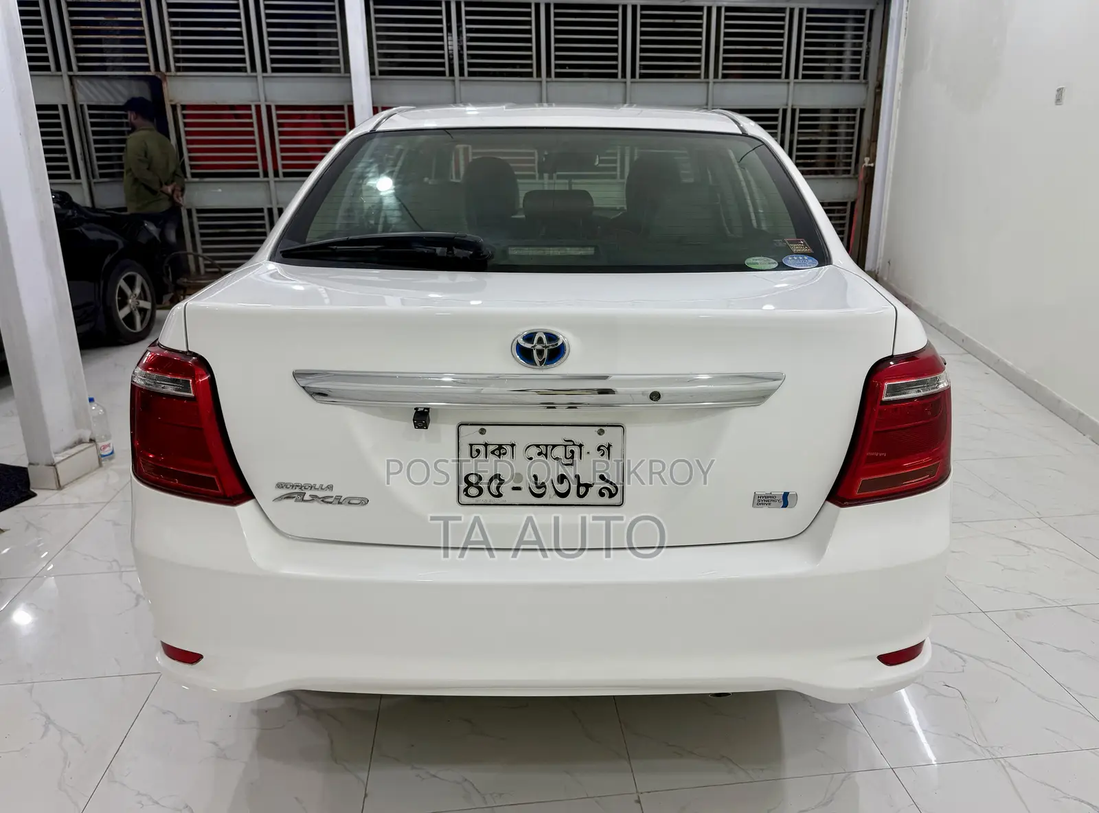 Toyota Corolla Hybrid 2025 White