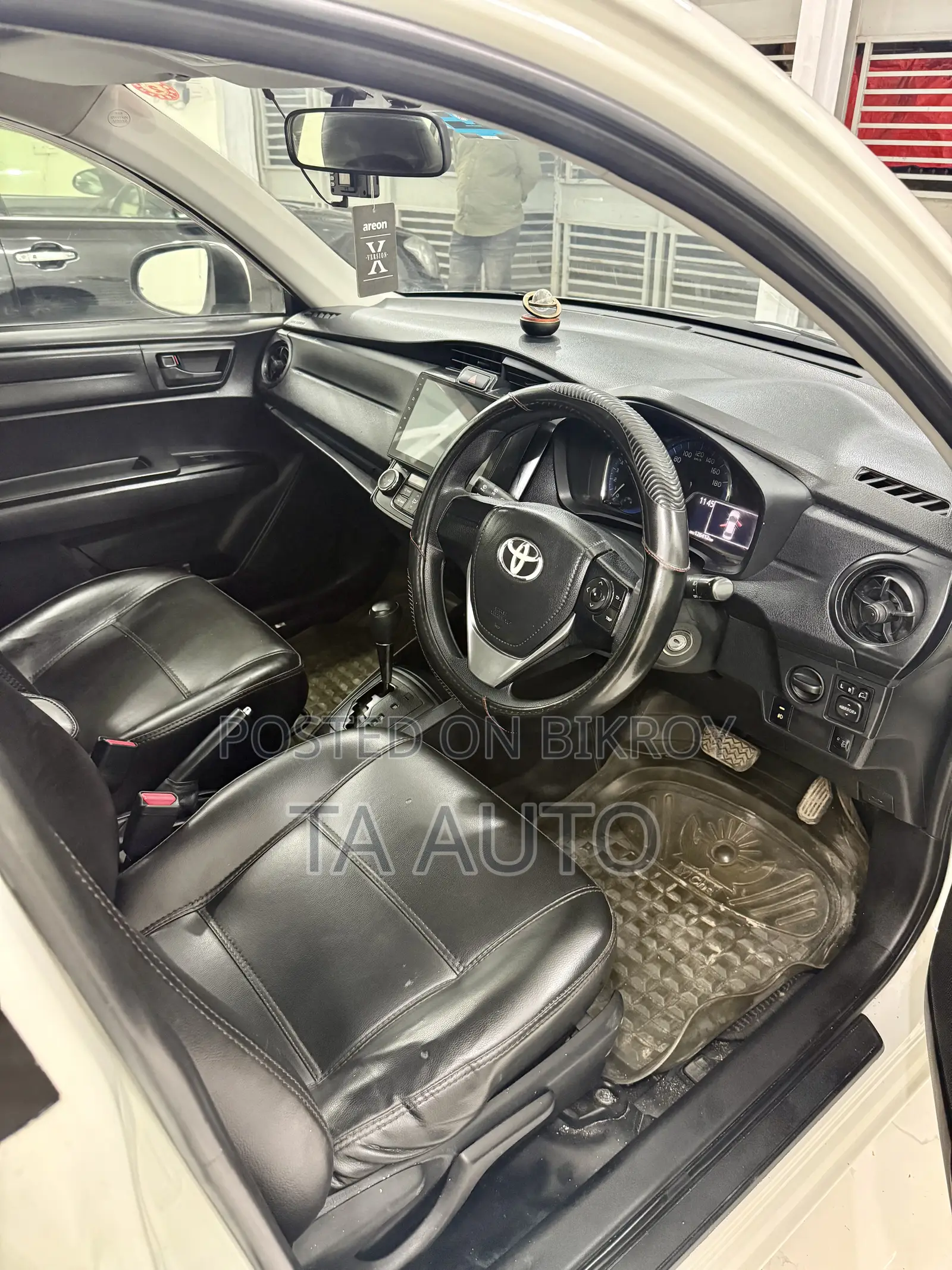 Toyota Corolla Hybrid 2025 White