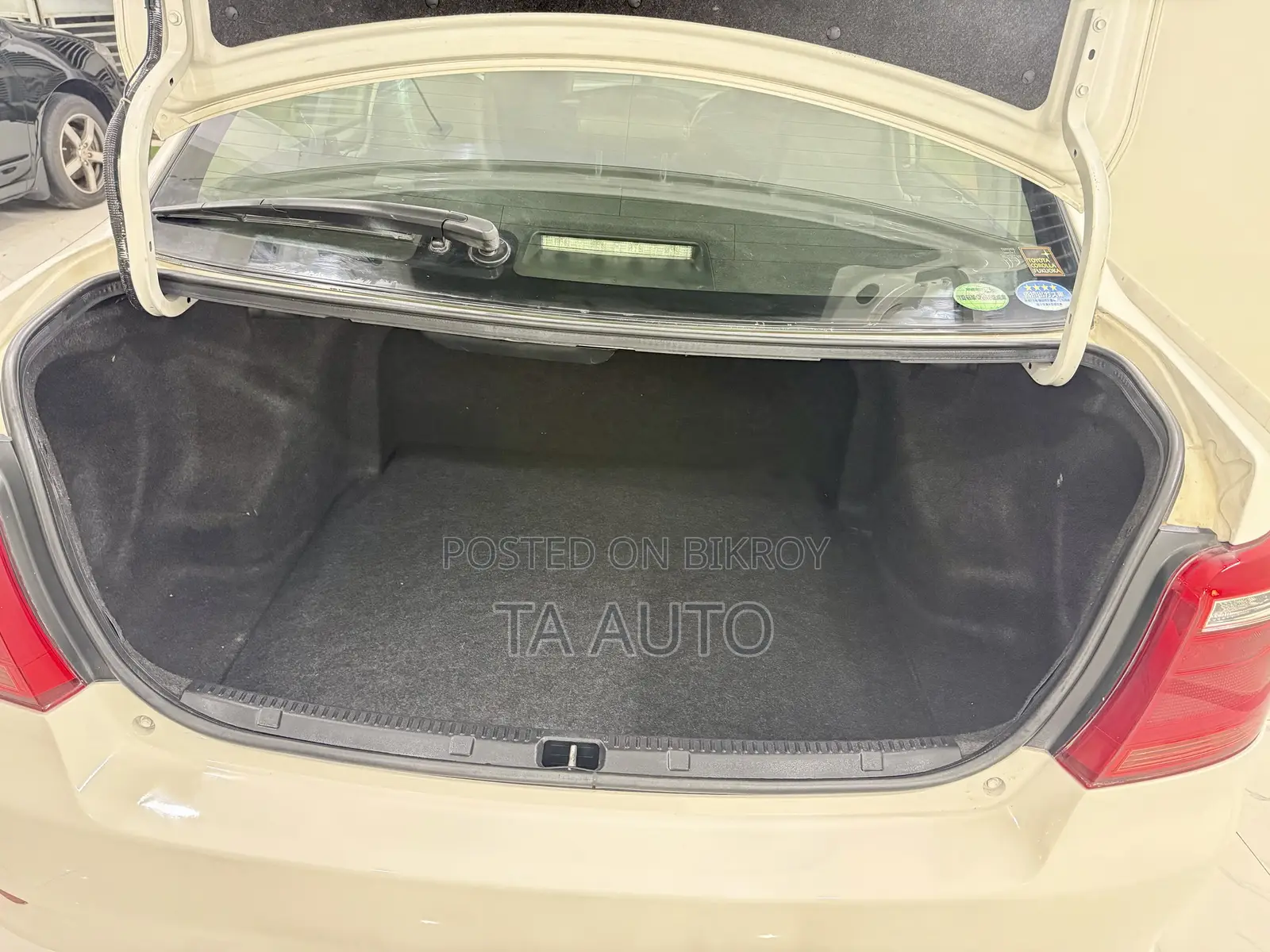 Toyota Corolla Hybrid 2025 White