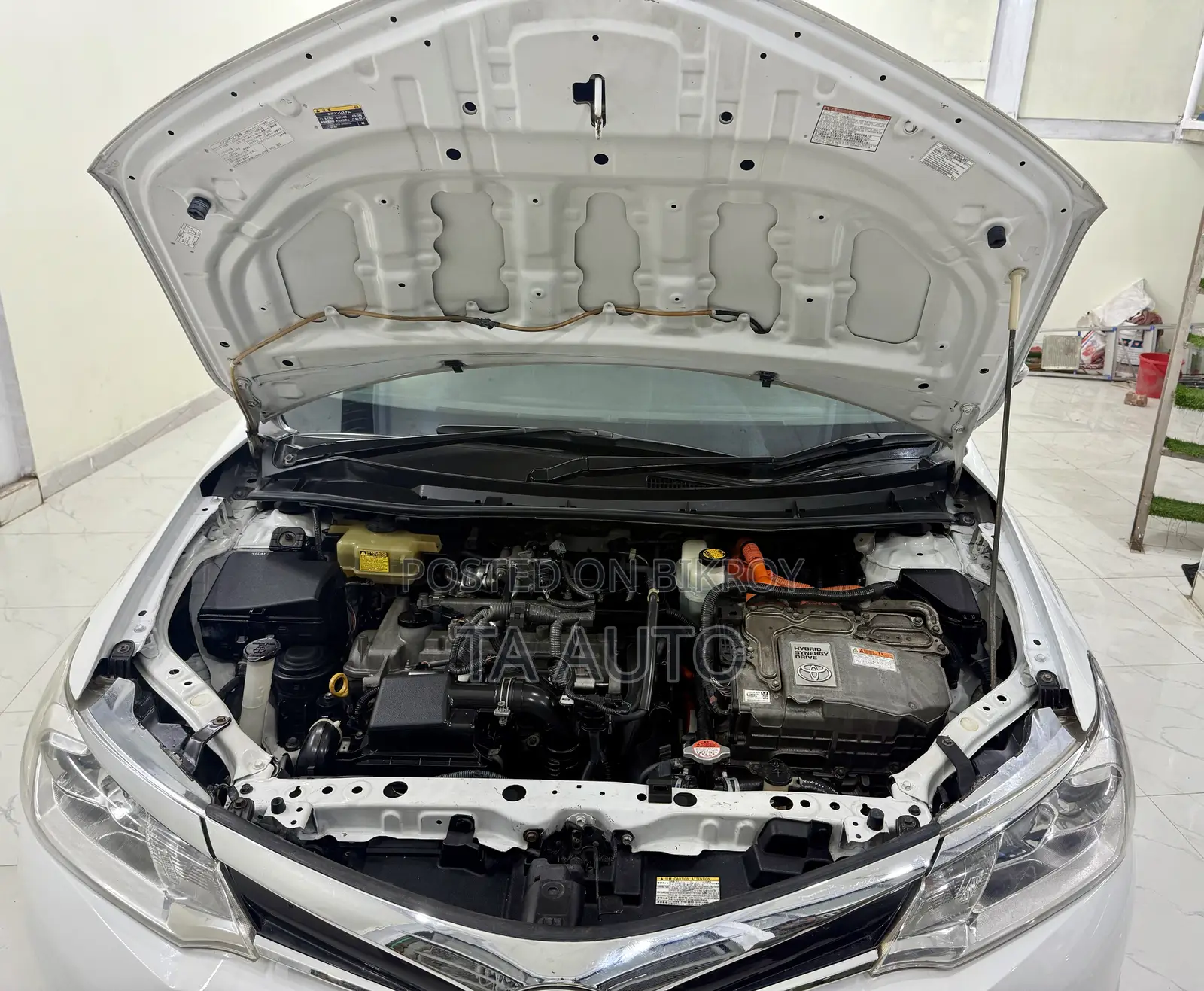 Toyota Corolla Hybrid 2025 White