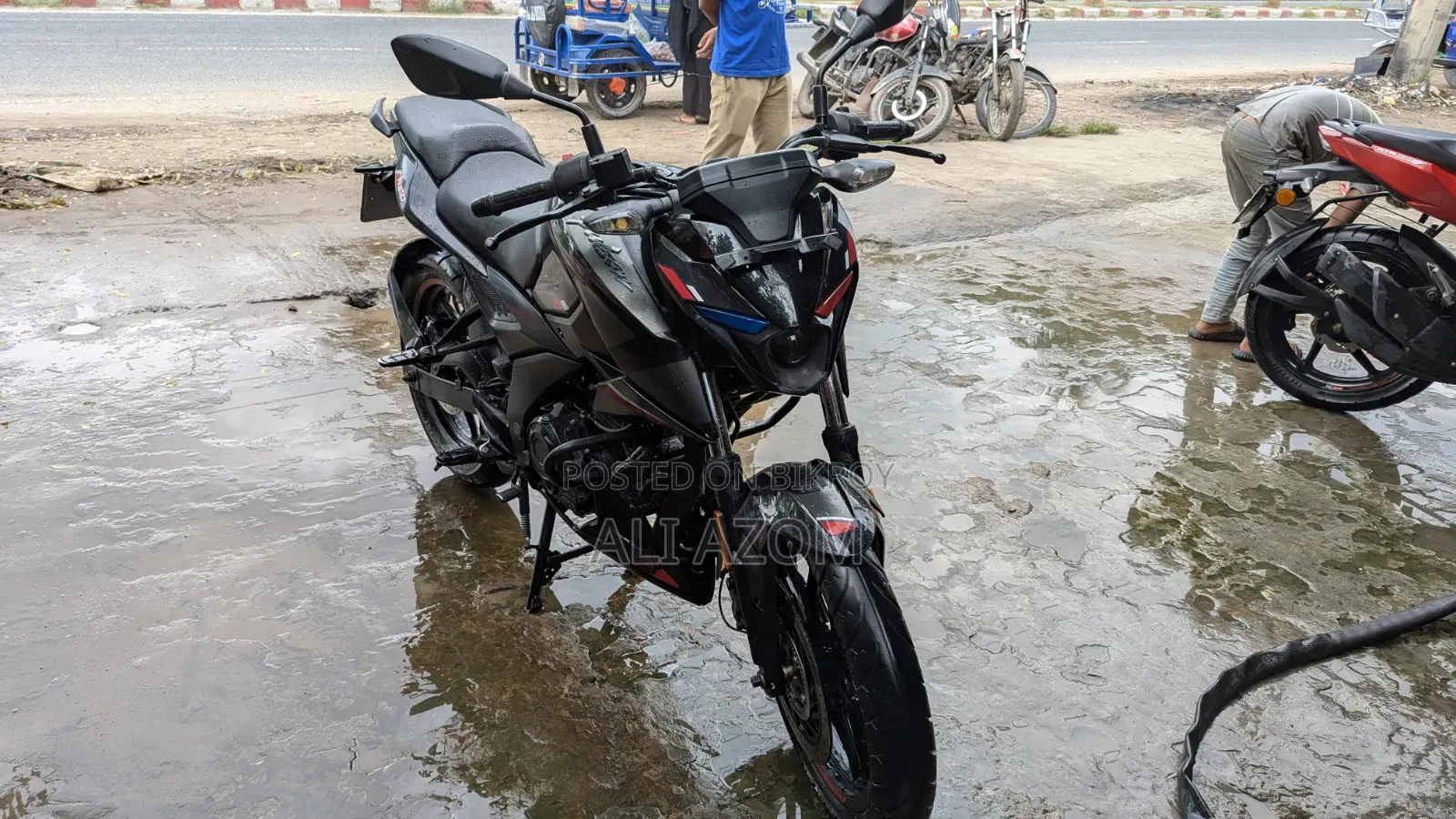 নতুন বাজাজ পালসার এন১৬০ ২০২৩ কালো