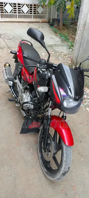 বাজাজ পালসার ১৫০ ২০১৭ রেড