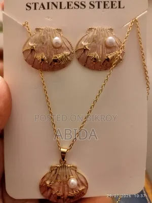 পেন্ডেন্ট এন্ড ইয়াররিং