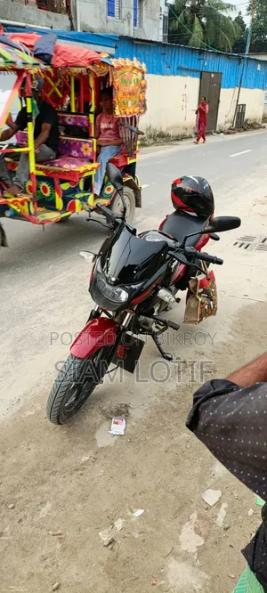 বাজাজ পালসার ১৫০ ২০১৭ রেড
