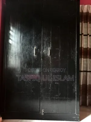 কমের মধ্যে স ইউসড কাঠের আলমারী