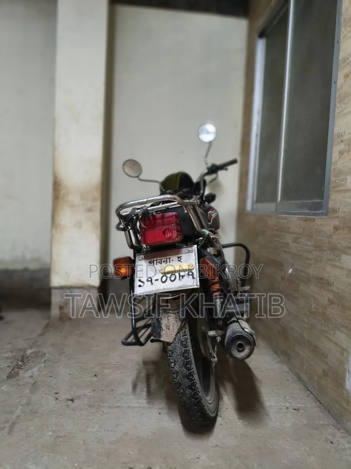 রানার এফ১০০ - ৬এ ২০২৩ কালো