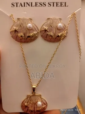 পেন্ডেন্ট এন্ড ইয়াররিং
