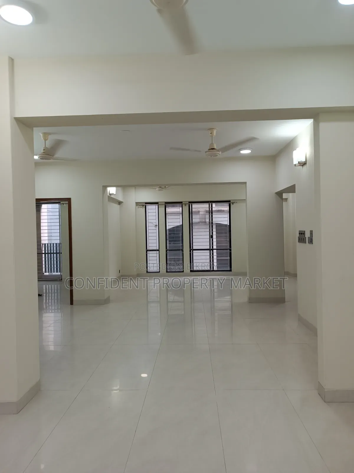 3bdrm Apartment in Baridhara for rent