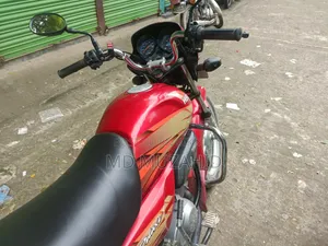 হিরো এইচএফ ডিলাক্স ২০২১ লাল