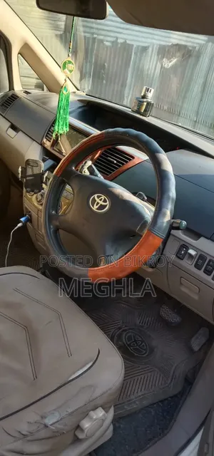 Toyota Noah 2004 White