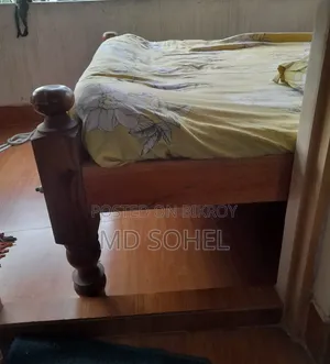 কাঠের খাট ৪.৫*৬.৫ ফিট