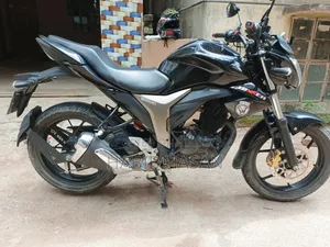 সুজুকি জিক্সার ২০২৪ ব্ল্যাক