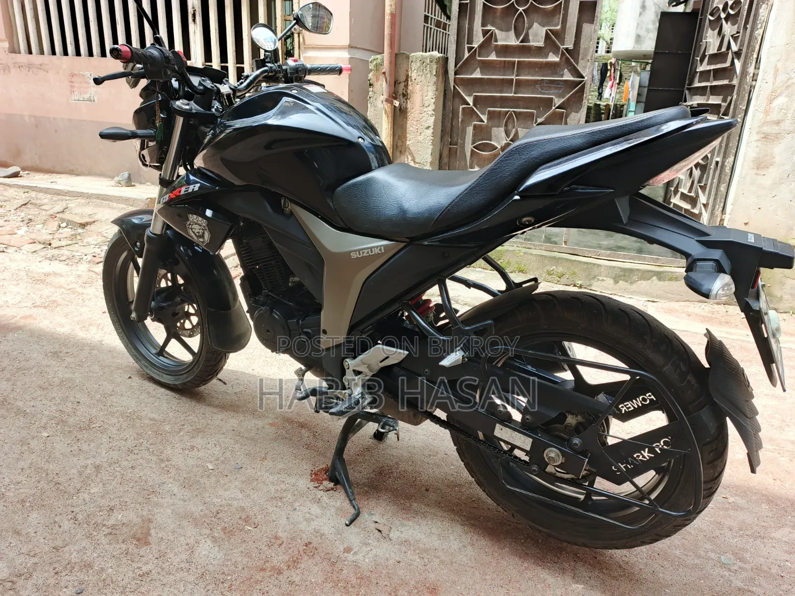 সুজুকি জিক্সার ২০২৪ ব্ল্যাক