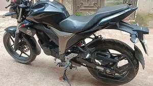 সুজুকি জিক্সার ২০২৪ ব্ল্যাক