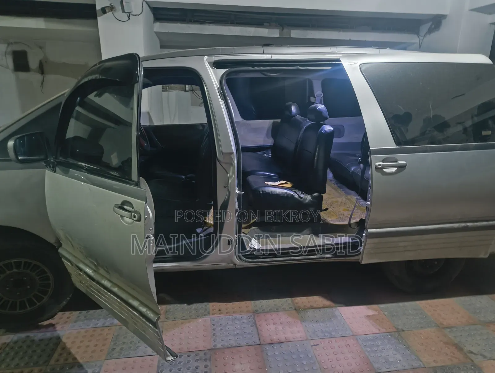 Toyota Estima 1996 Silver
