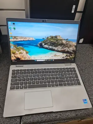 Laptop Dell 3GB Intel SSD 256GB