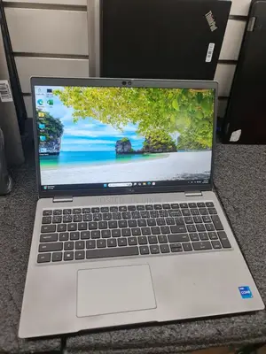 Laptop Dell 3GB Intel SSD 256GB
