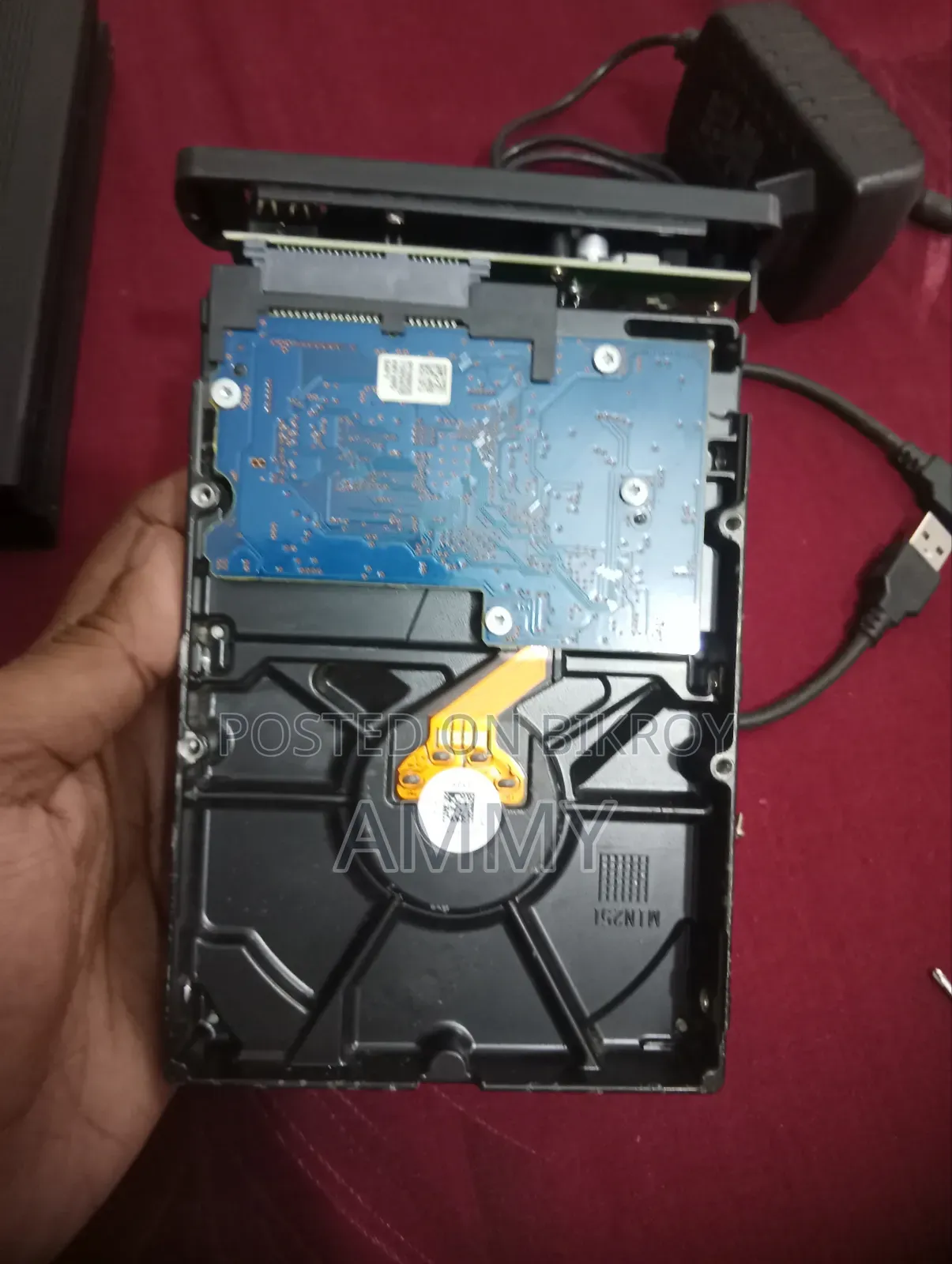 তোশিবা ১টিবি ডেস্কটপ এইচডিডি (DT01ACA100) + ৩.৫" ইউএসবি এক্সটার্নাল এনক্লোজার